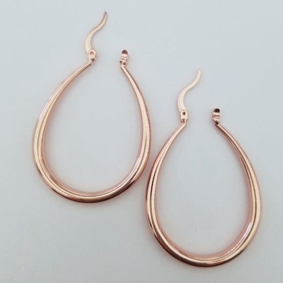 1.5" 18k Rose Gold Oval Hoops - Picture 5 of 5